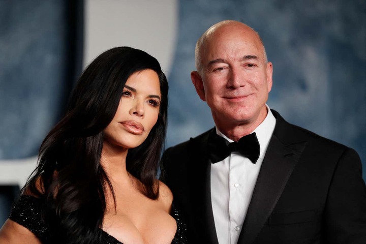 Jeff Bezos just sold another $2 billion of Amazon stock — and everything about his timing is great